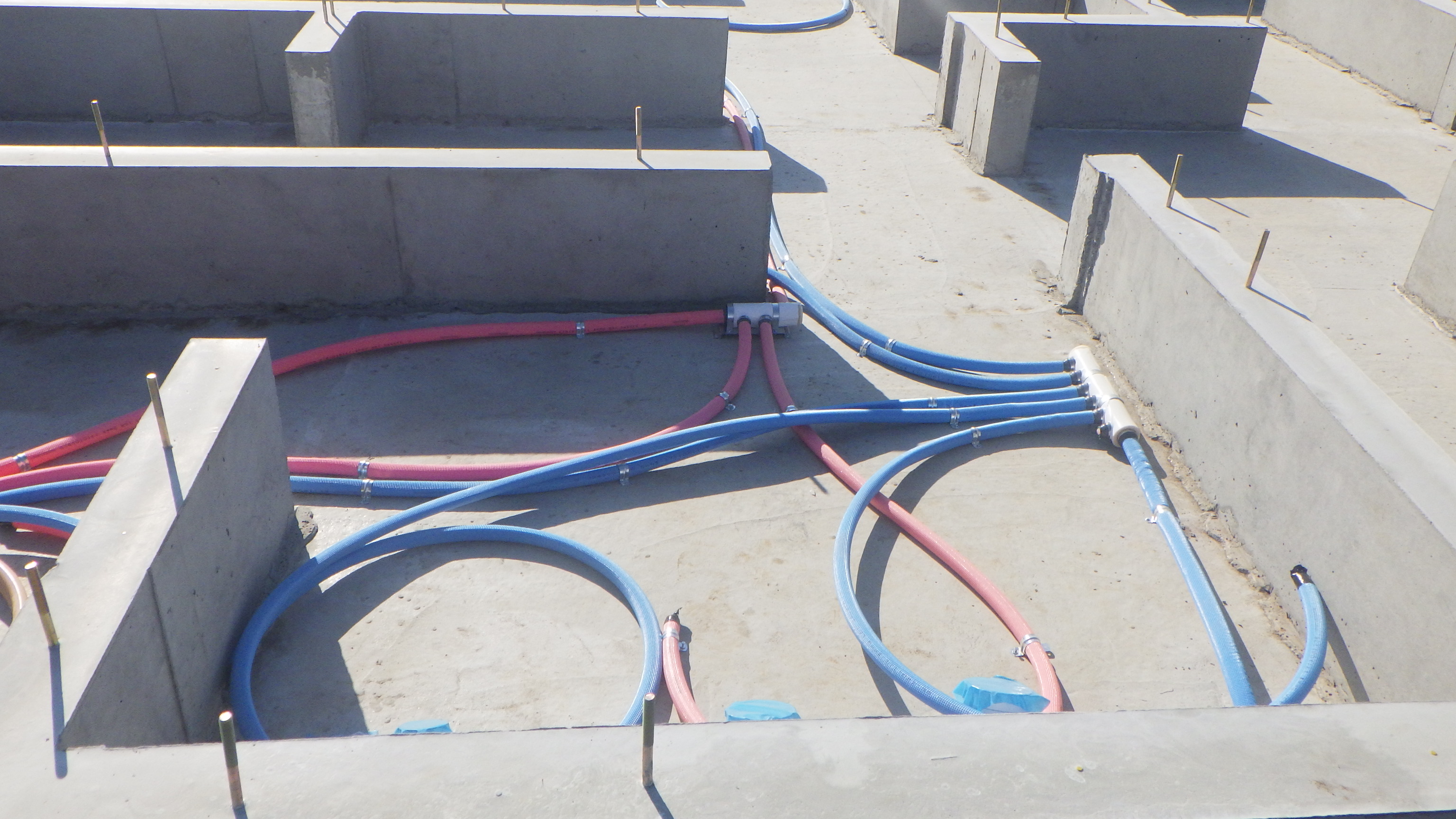 水道配管工事 ヘッダー工法 アゲルホーム スタッフブログ