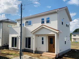 かわいらしい外観の家
