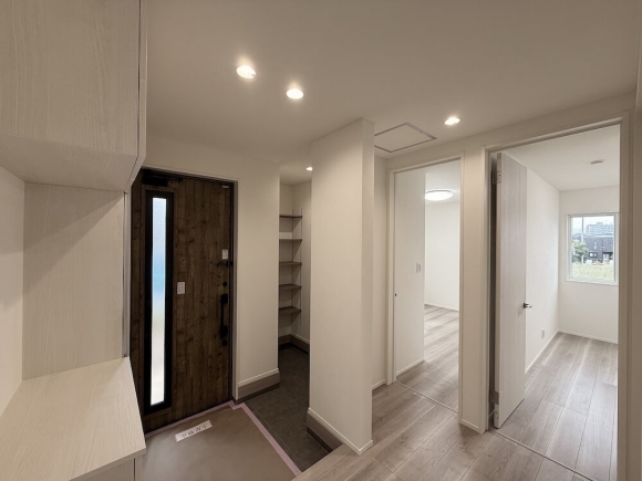 シューズボックスとSICで玄関周りの収納力も抜群です。