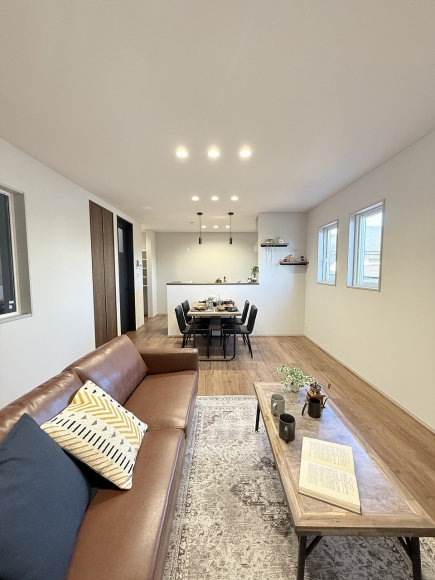 リビングからはダイニング、きっちともつながり、家族との会話が弾む間取りです。