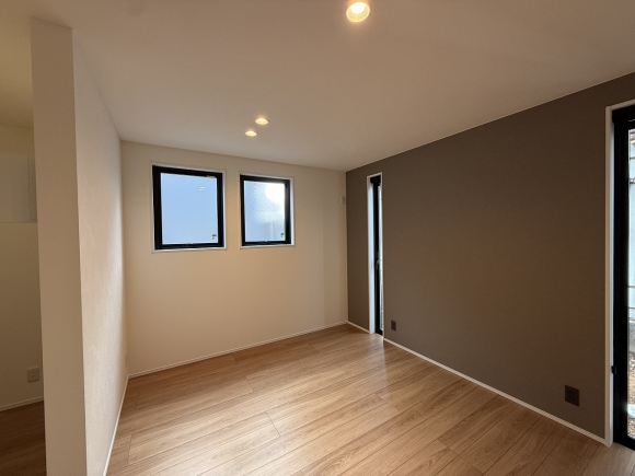 落ち着いたトーンで仕上げたプライベートルーム。 ゆったりとした時間を過ごせる、安らぎの寝室空間。