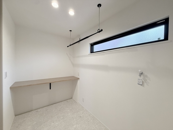 3帖の脱衣・ランドリーは洗う・干す・たたむ・しまうをオールインワン。